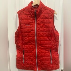 Cutter & Buck Lightweight Women's Rainier Vest in Red Size XL Silver Oak logo